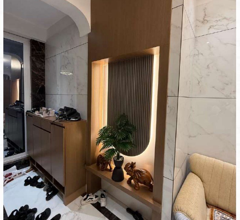 Entryway design with mirror unit